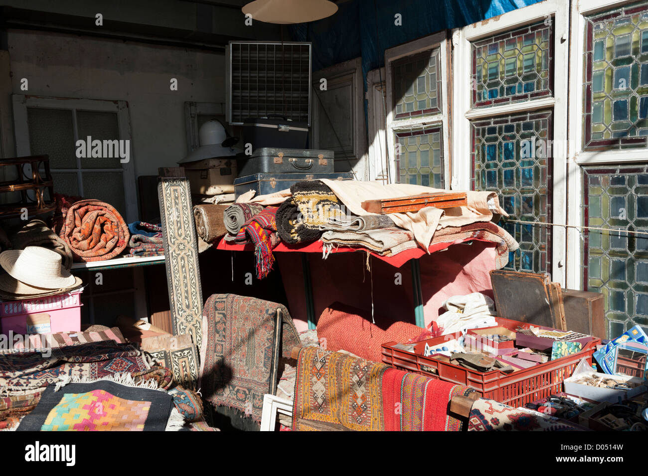Il Marché aux Puces (mercato delle pulci) a St-Ouen vicino a Clignancourt nel nord di Parigi, Francia. Foto Stock