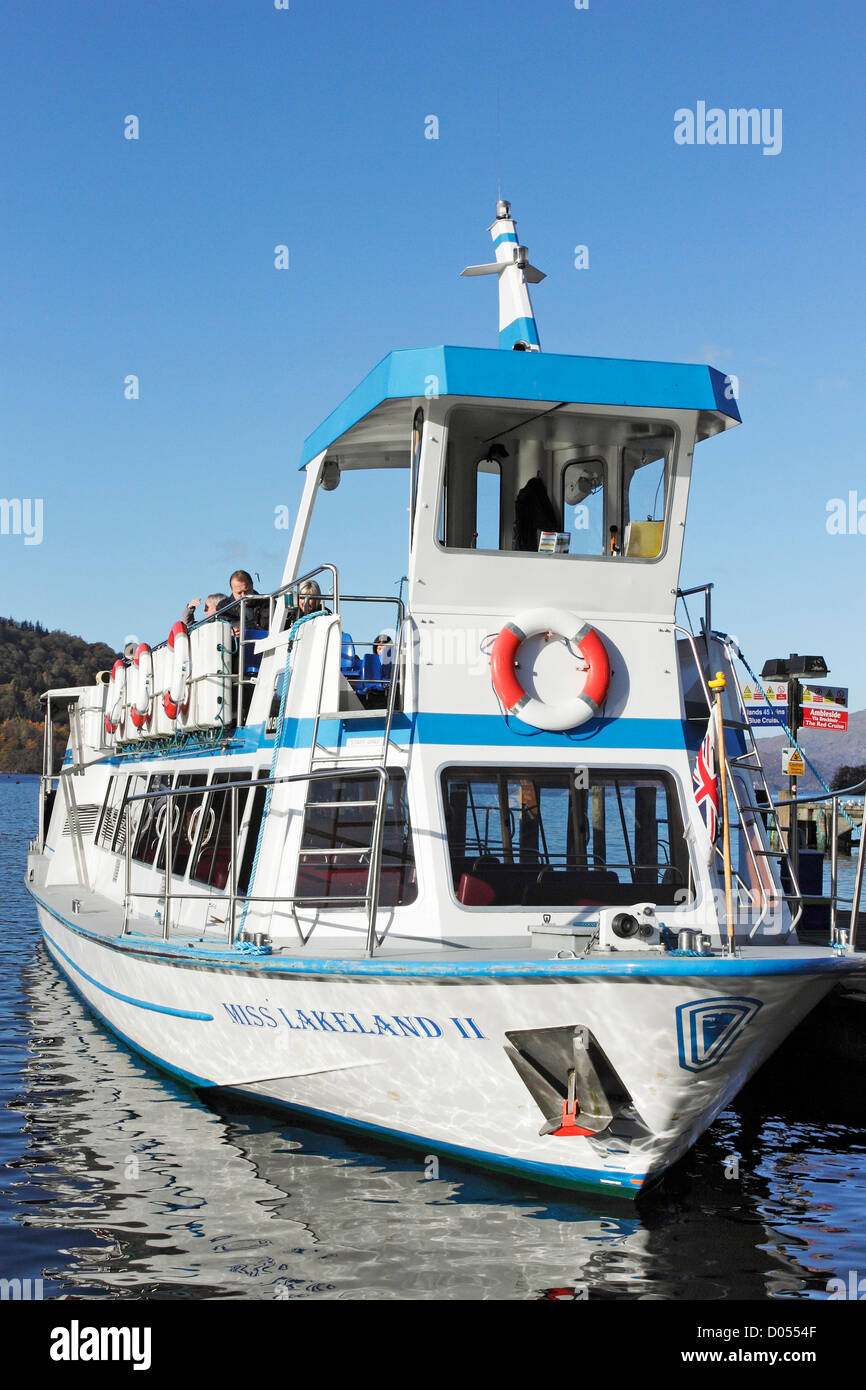 Un piacere barca ormeggiata in Bowness sul Lago di Windermere, Cumbria, Inghilterra. Foto Stock