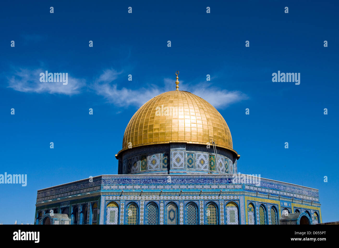 Il santuario islamico dorato cupola della roccia si trova a. Il Monte del Tempio conosciuto ai Musulmani come Haram esh-Sharif Nella città vecchia Gerusalemme est Israele Foto Stock