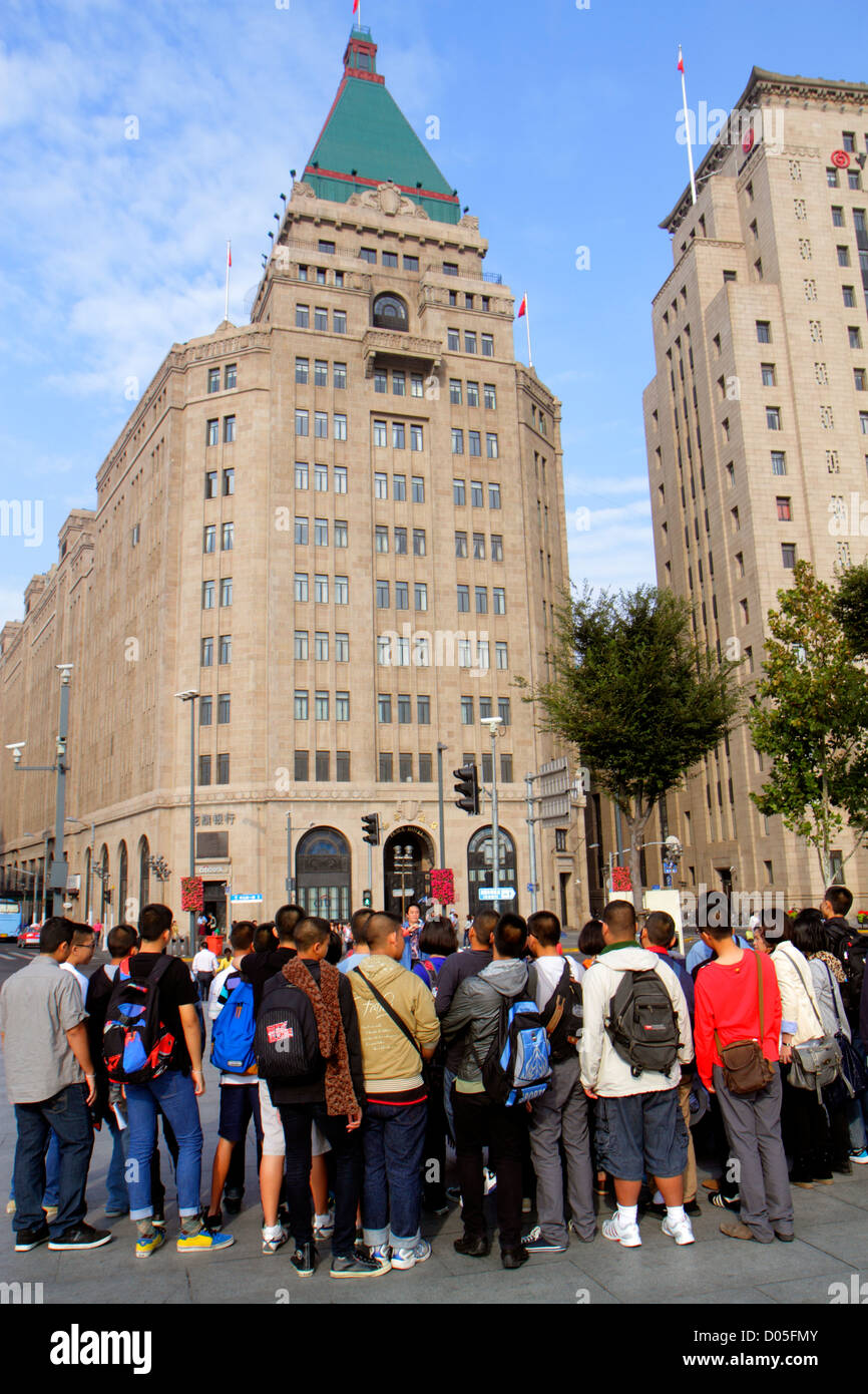 Shanghai Cina,Asia,Cinese,Orientale,Huangpu District,The Bund,Zhongshan Road,Asian Asian Asian,teen teenage teenager giovani adolescenti adolescenti, ragazzo Foto Stock