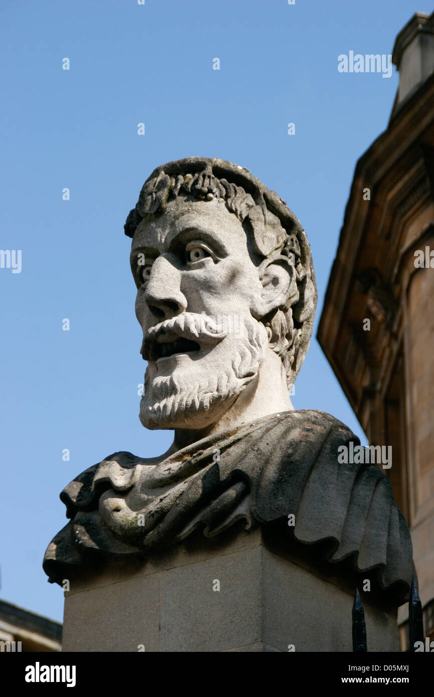 Le teste degli imperatori Sheldonian Theatre Oxford Oxfordshire England Regno Unito Foto Stock