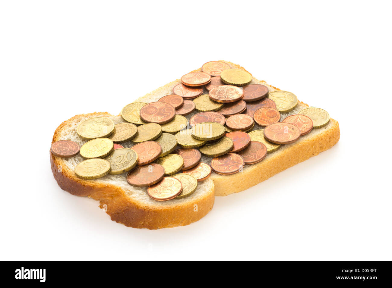 Una fetta di pane bianco con le monete in euro mix diffusione Foto Stock