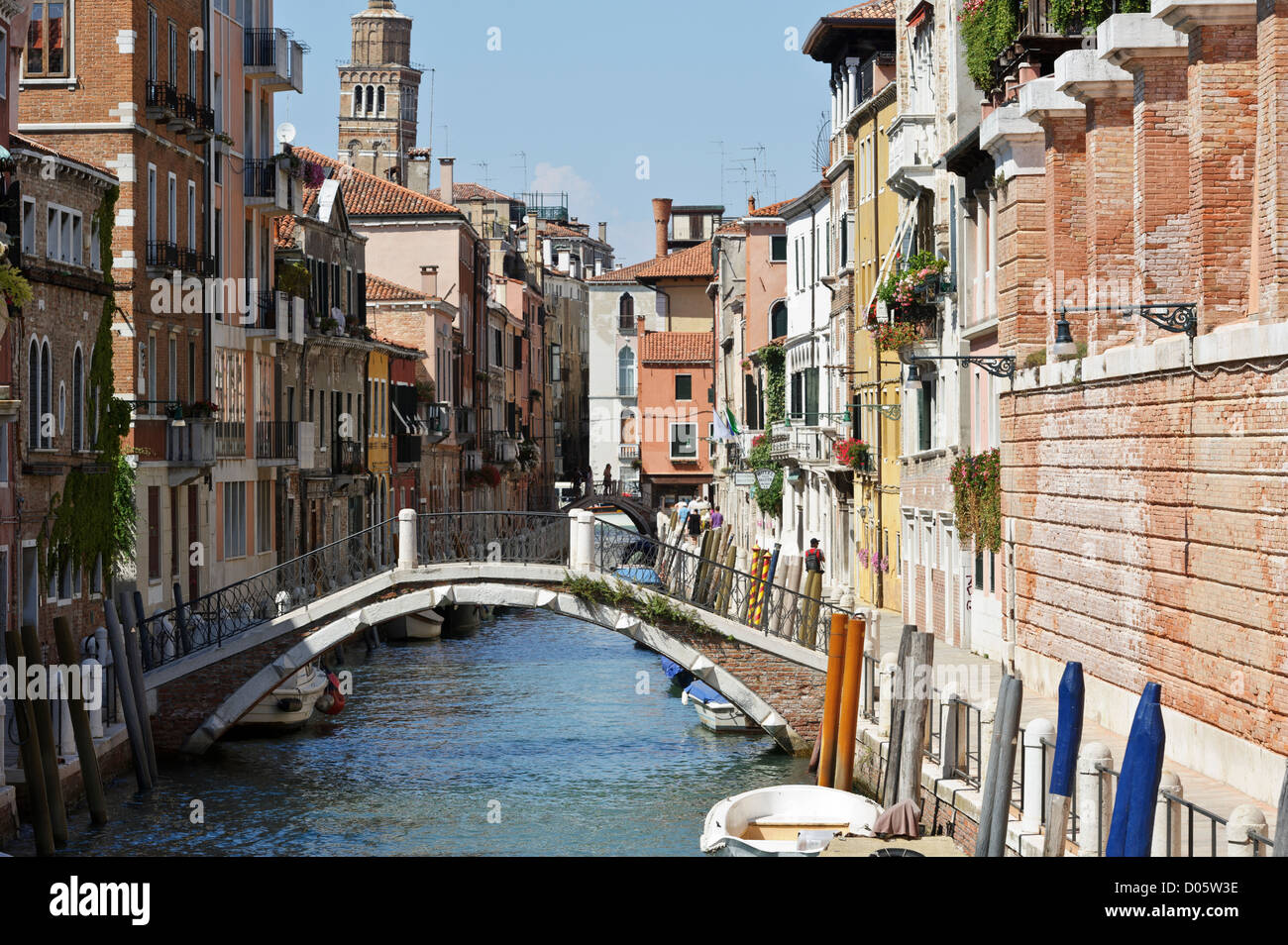 Canale veneziano e il ponte, Venezia, Italia. Foto Stock