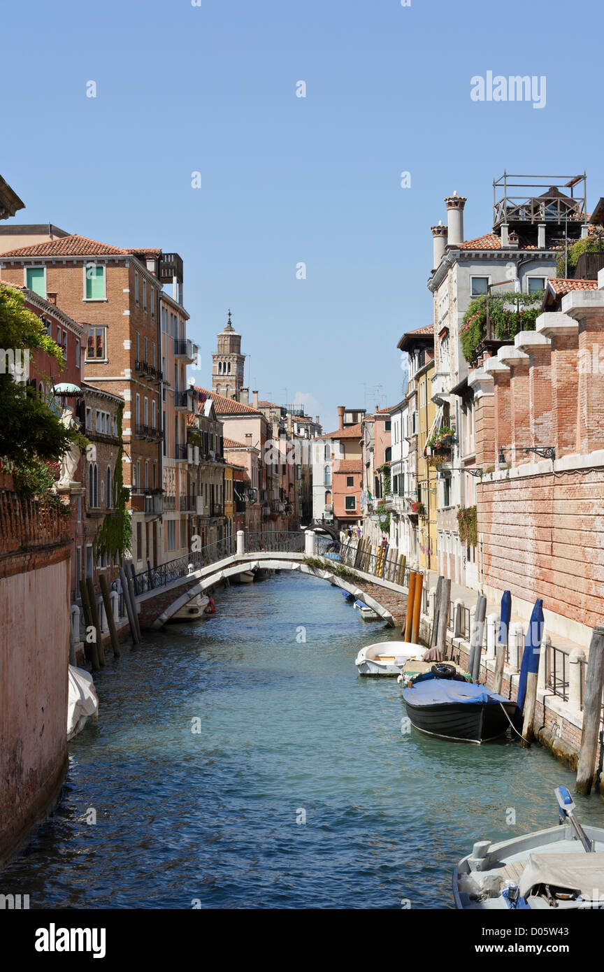 Canale veneziano e il ponte, Venezia, Italia. Foto Stock