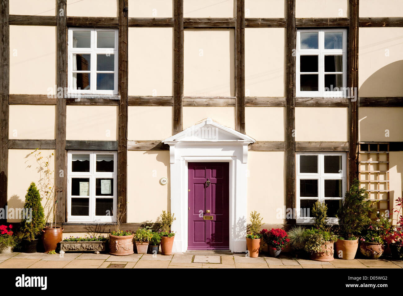 Casa medioevale facciata e porta, Ludlow Shropshire, Regno Unito Foto Stock
