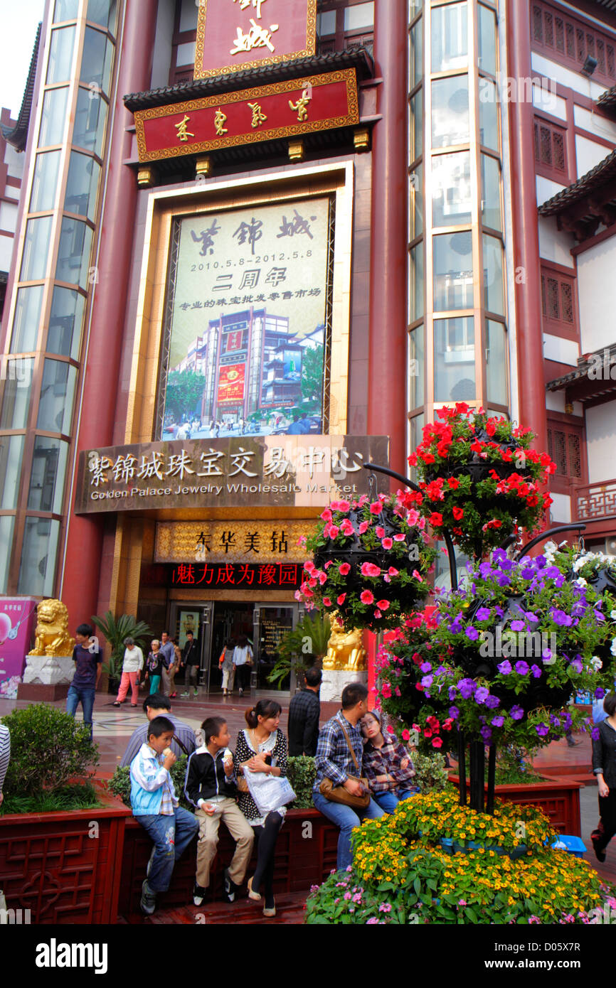 Shanghai Cina, Asia, cinese, orientale, Huangpu District, Yuyuan Garden, Fuyou Road, shopping shopper shopping negozi di mercato mercati di acquisto Foto Stock