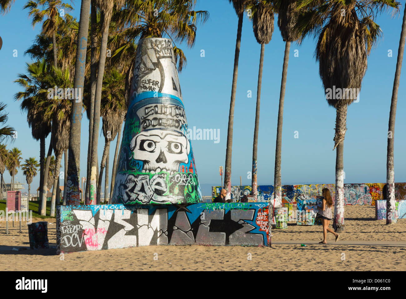 La spiaggia di Venezia, la California SEASIDE RESORT - spiaggia. Arte pubblica, installazioni chiunque può riverniciare con la propria arte. Foto Stock