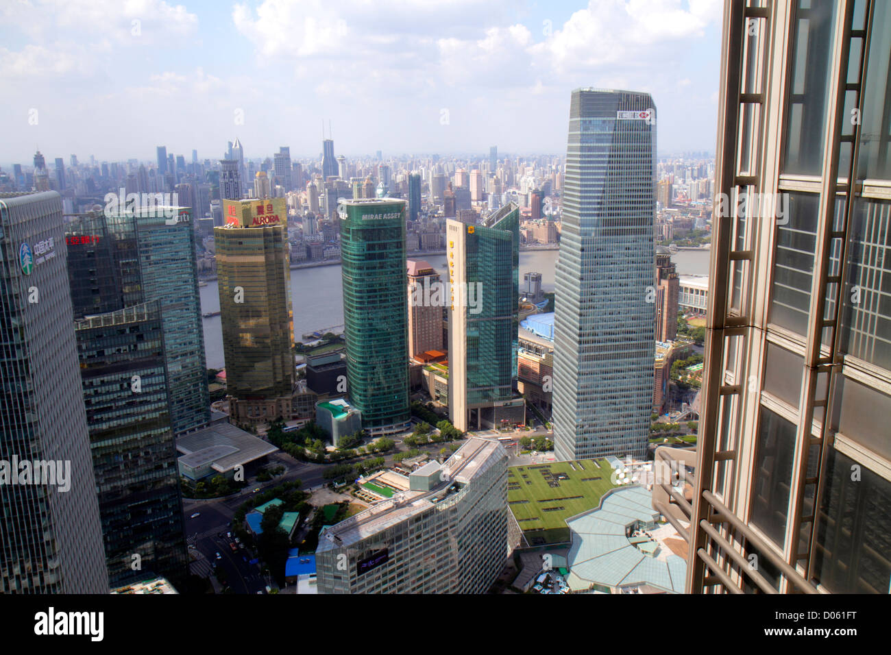 Shanghai China,Pudong Lujiazui Financial District,Century Avenue,vista da,Jin Mao Tower,Grand Hyatt Shanghai,hotel,Huangpu River,Shanghai IFC South T Foto Stock