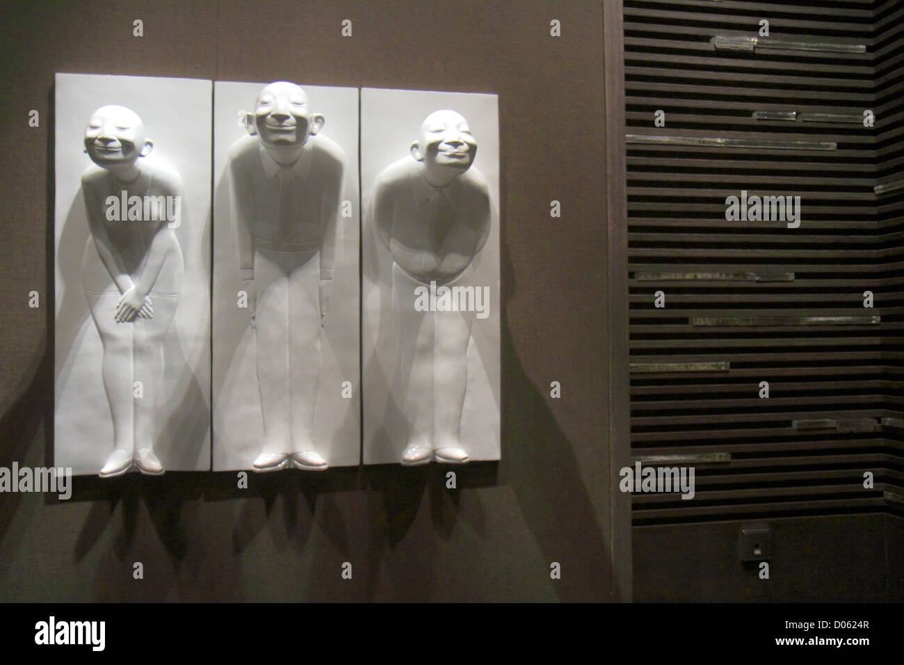 Shanghai Cina, quartiere finanziario cinese Pudong Lujiazui, Shanghai World Financial Center, centro, Park Hyatt, hotel, hall, arte, scultura, uomo asiatico ma Foto Stock