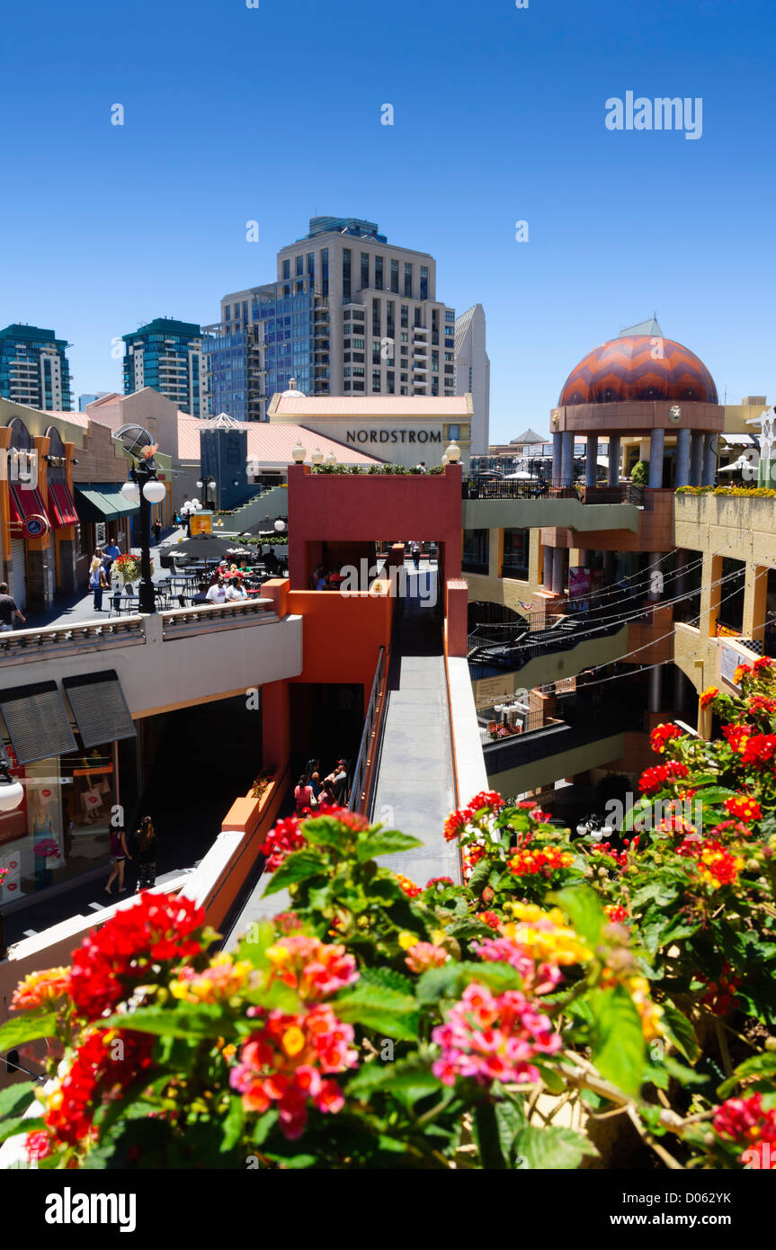 L'Horton Plaza Shopping Mall, San Diego, Stati Uniti d'America - outdoor e indoor shopping nel cuore della città. Foto Stock