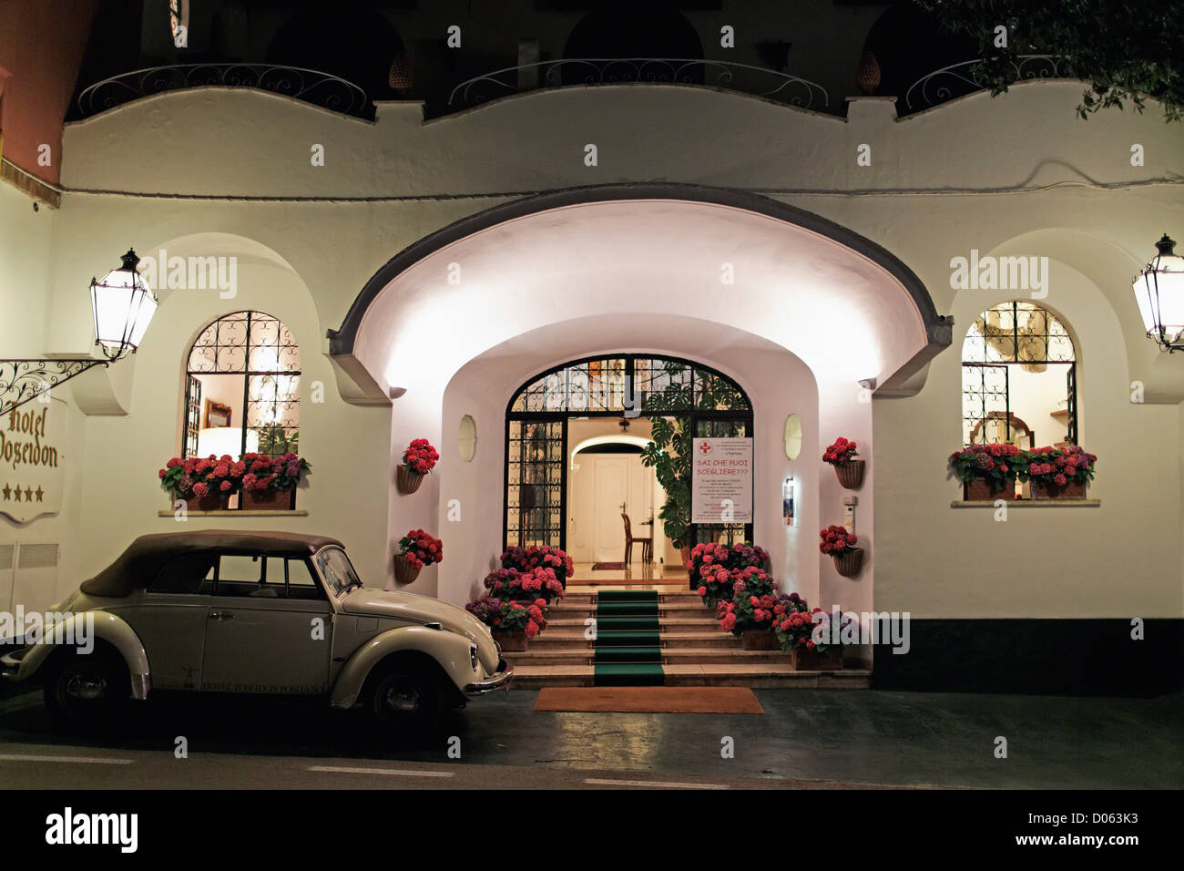 Ingresso vista di un Boutique Hotel di notte, Hotel Poseidon, Positano, Campania, Italia Foto Stock