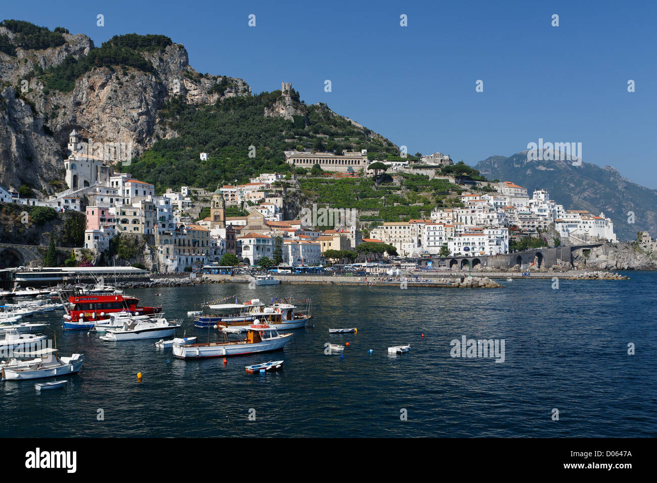 Vista del porto di Amalfi, Campania, Italia Foto Stock