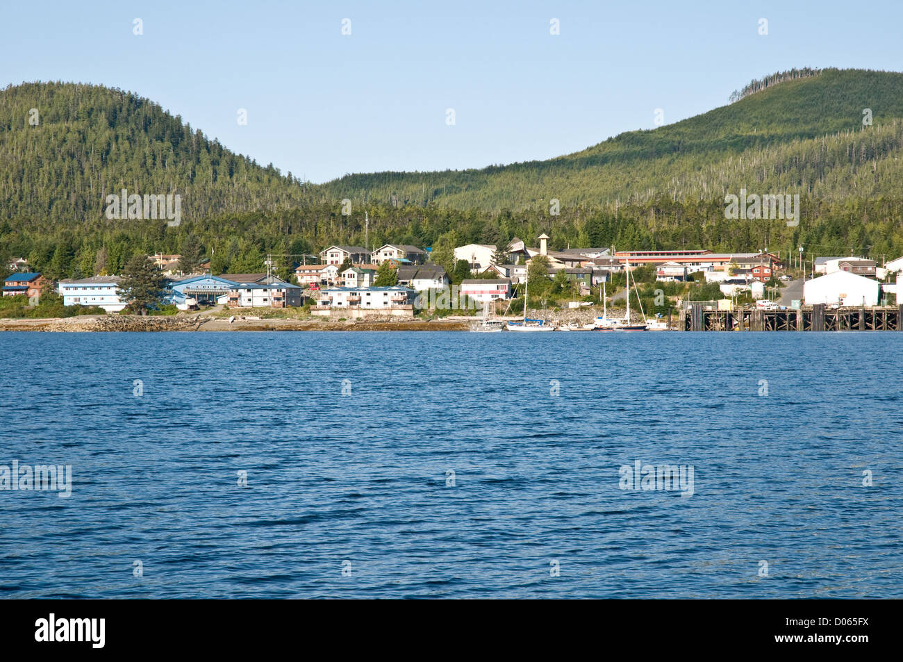 Il Heiltsuk prima nazione città di Bella Bella, nel grande orso regione della foresta pluviale della British Columbia, Canada. Foto Stock