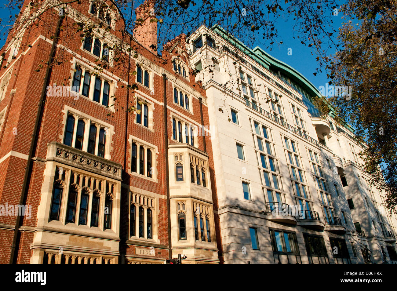 Edificio di mattoni e British American Tobacco, BAT a Globe House, Temple Place, Victoria Embankment, London, Regno Unito Foto Stock