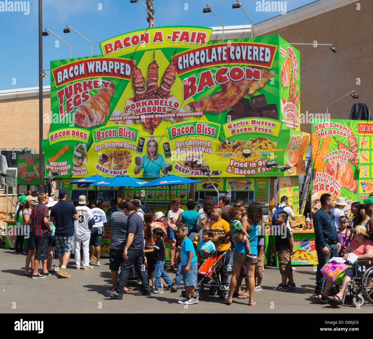 San Diego County Fair, California - ingrasso alimenti annunciata perché essi non sono integri. Foto Stock