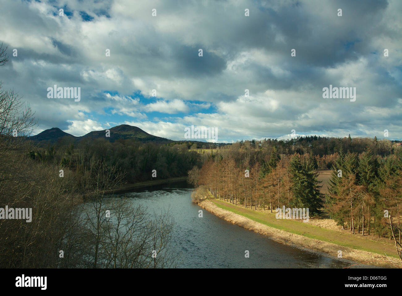 Il Eildon Hills e il fiume Tweed da Newton St Boswells, Scottish Borders Foto Stock