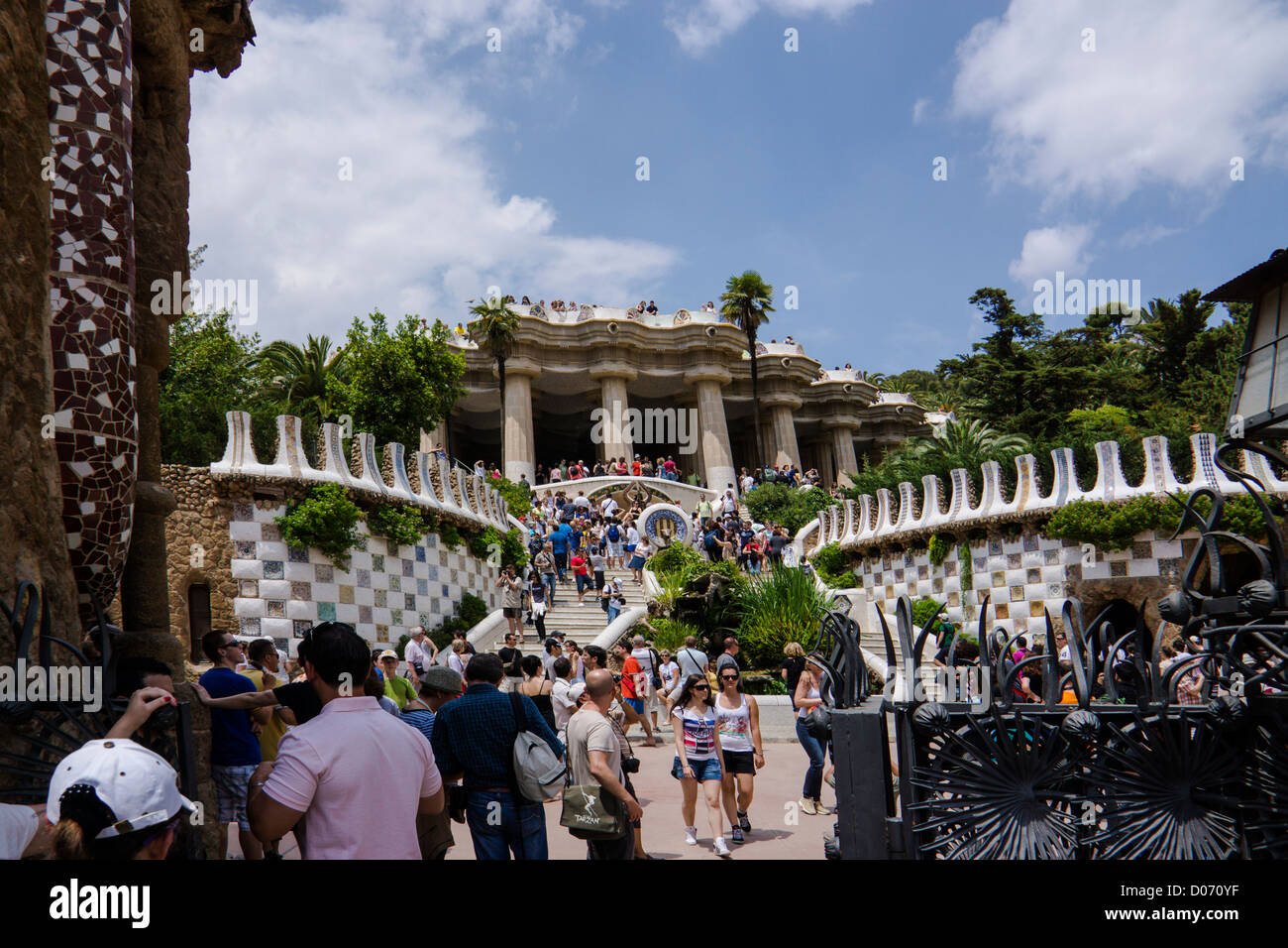 Ingresso al Parco Güell progettato dall architetto Antoni Gaudì a Barcellona Spagna. Foto Stock
