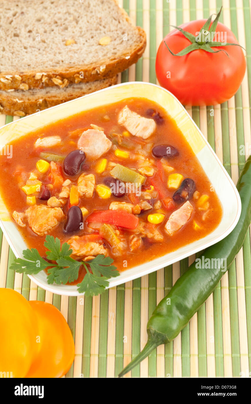 Fortemente messicani piccanti zuppa di verdure in vaso Foto Stock