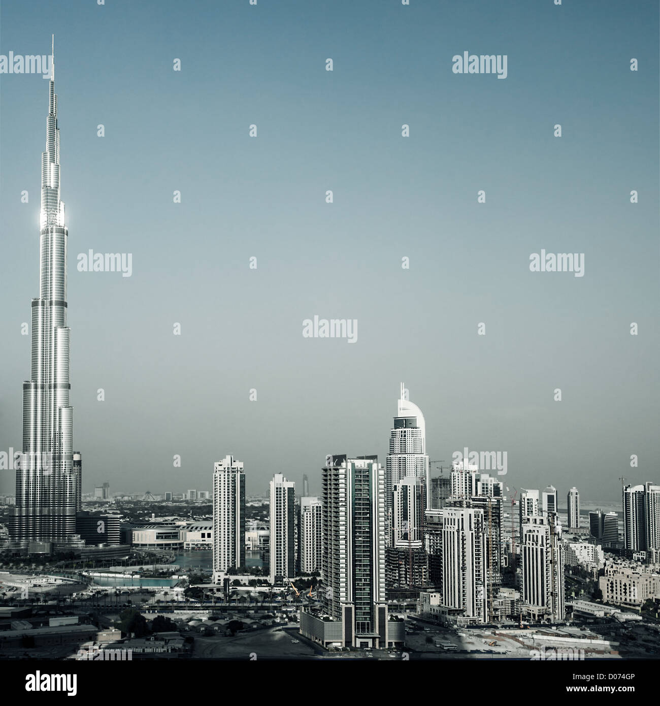 Foto della bellissima città di Dubai e Burj Khalifa, l'edificio più alto in tutto il mondo, centro business, architettura araba Foto Stock