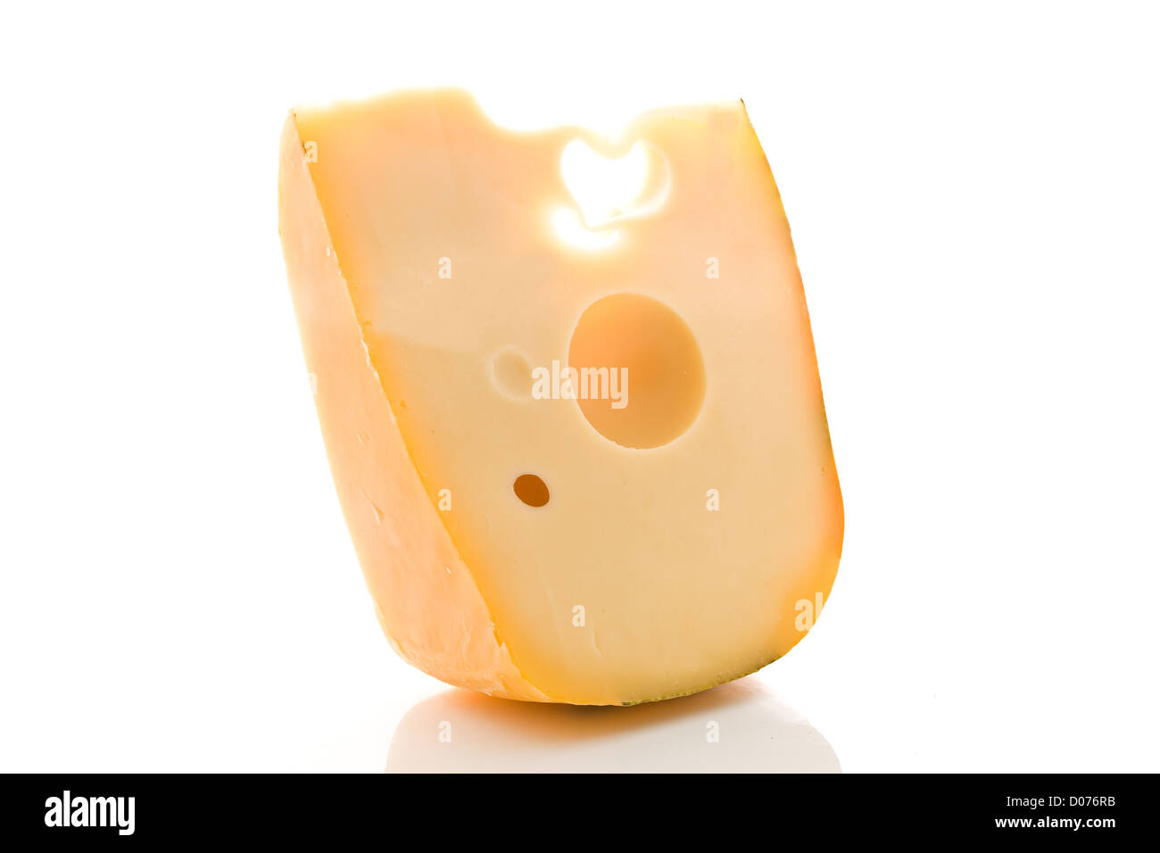 Foto di delizioso formaggio svizzero con fori su sfondo bianco Foto Stock
