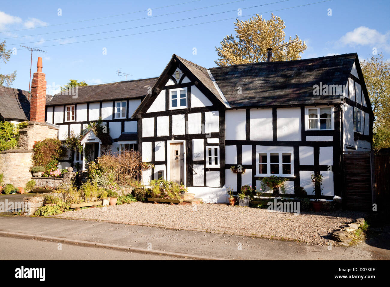 Il vecchio ufficio postale, una metà medievali edificio con travi di legno nel villaggio di Eardisland Herefordshire UK Foto Stock