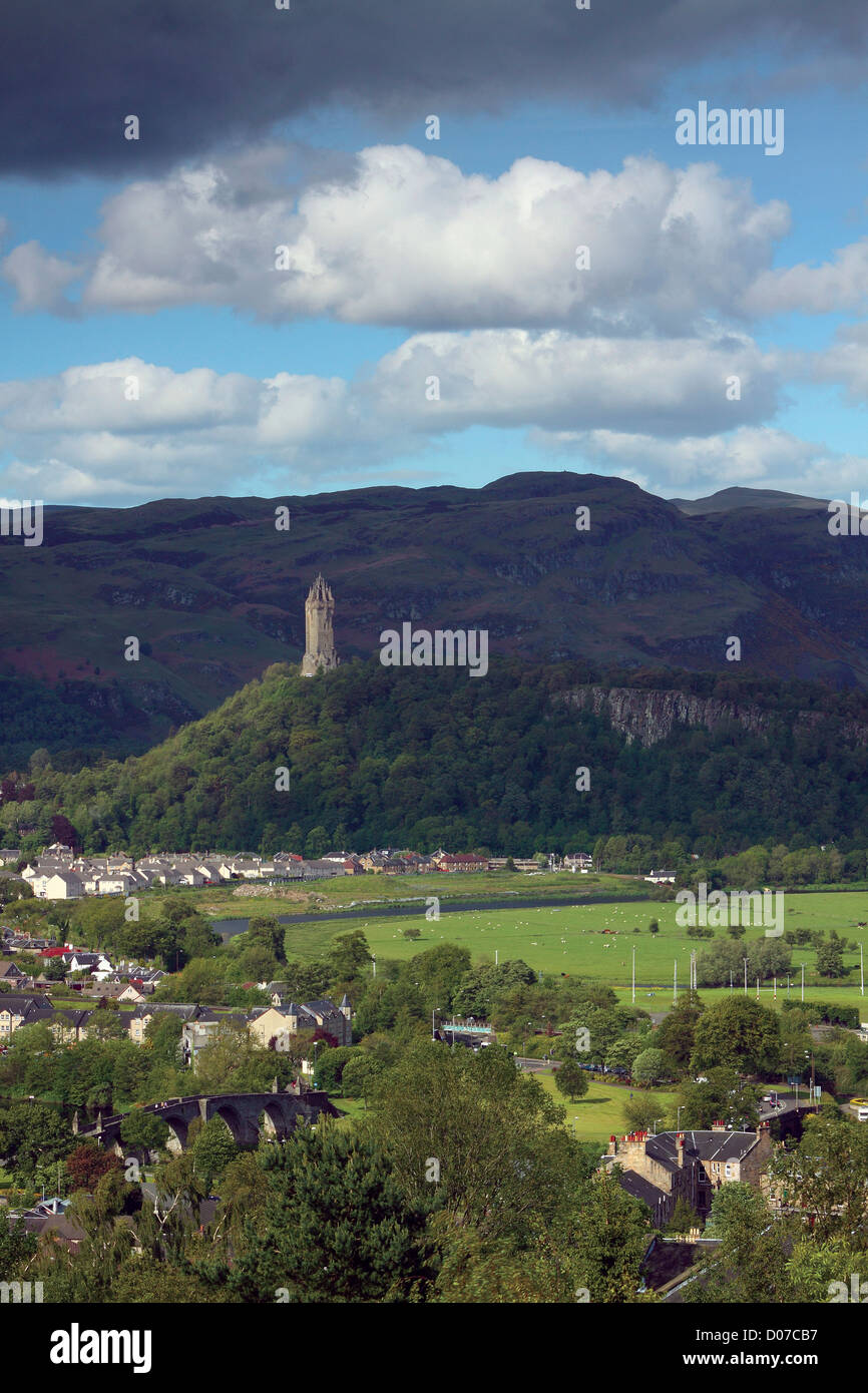 Il Wallace Monument e le Ochil Hills dal Castello di Stirling Foto Stock