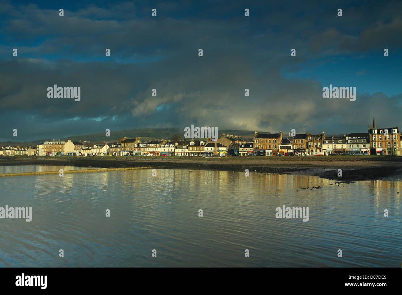 Helensburgh all'alba che sorge al deflusso del fiume Clyde sul Firth of Clyde, Argyll & Bute. Foto Stock