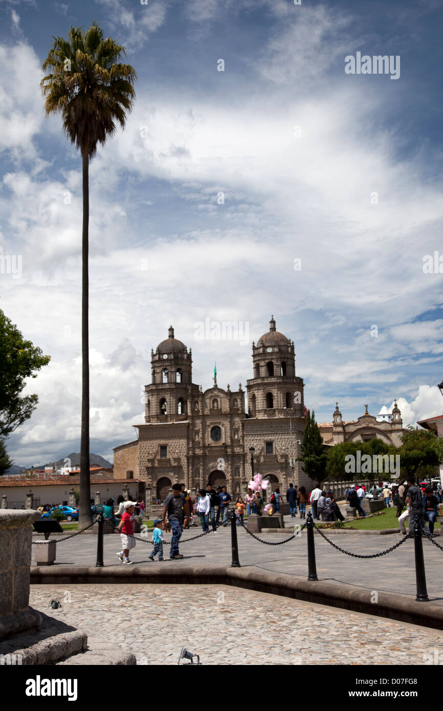 La città andina di Cajamarca, Perù, dove conquistadores spagnoli catturato leader Inca Atahualpa nel 1532. Foto Stock