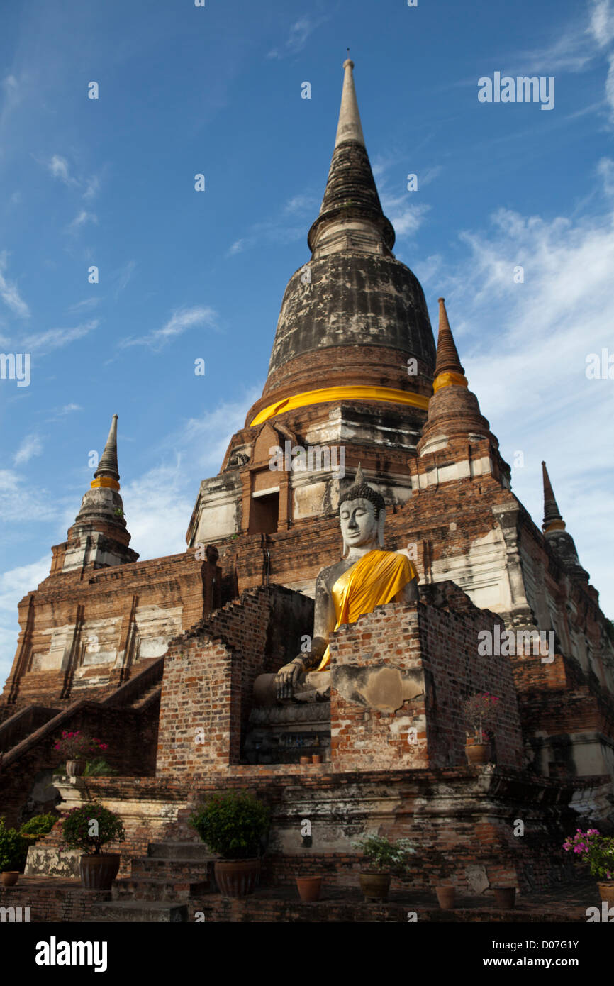 Wat Yai Chai Mongkhon o il 'Grande Monastero della vittoria di buon auspicio' in Ayutthaya Foto Stock