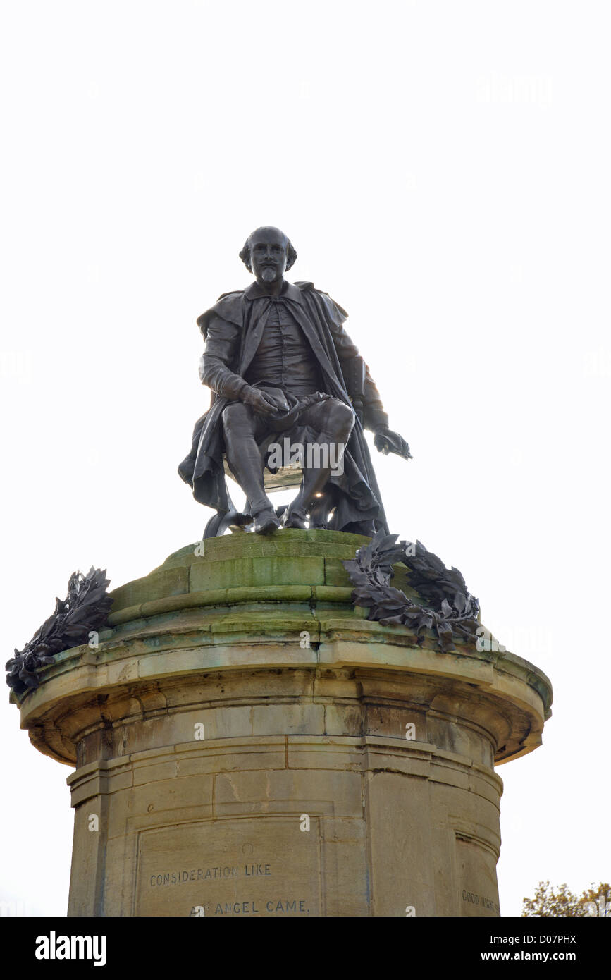 Statua di William Shakespeare, Gower Memorial, Bancroft giardini, Stratford-upon-Avon, Warwickshire, Inghilterra, Regno Unito Foto Stock