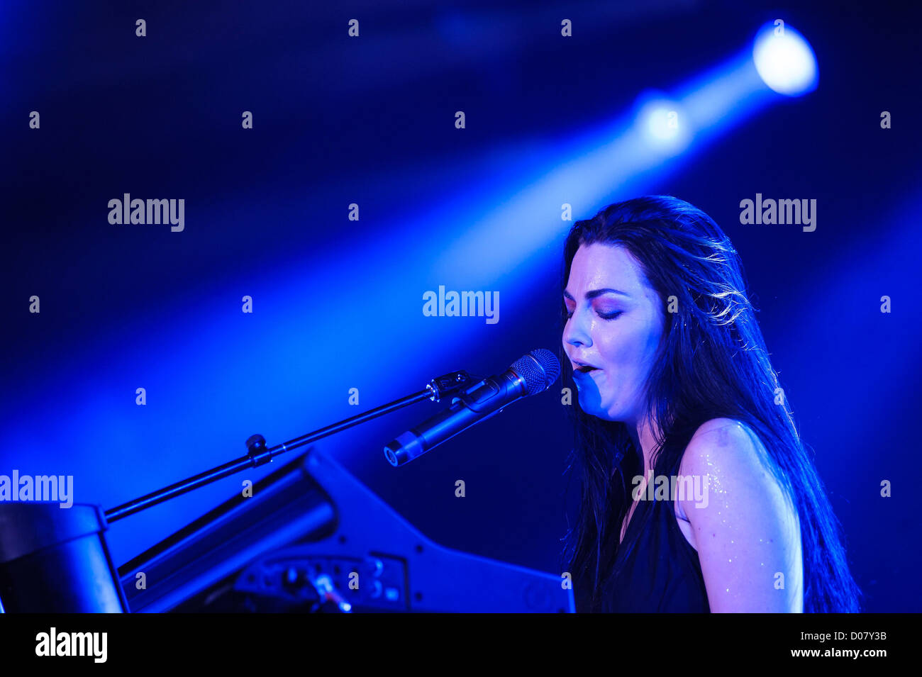 Vincitore del premio Grammy rock band Evanescence gioca Wembley Arena il 09/11/2012 a Wembley Arena, Londra. Persone nella foto: Amy Lee. Foto di Julie Edwards Foto Stock