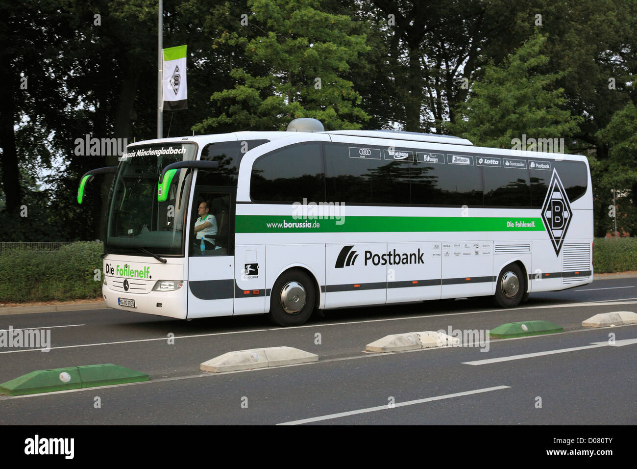 Sport, calcio, Champions League, CL, playoff, prima gamba gioco, 2012/2013, Borussia Moenchengladbach contro Dinamo Kiev 1:3, Stadio Borussia Park di Moenchengladbach, autobus squadra di Moenchengladbach Foto Stock