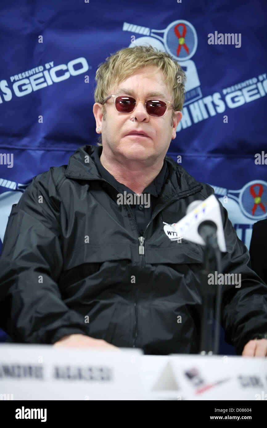 Elton John partecipa a una conferenza stampa per un evento di tennis che beneficiano di Elton John AIDS Foundation e il Washington AIDS Foto Stock