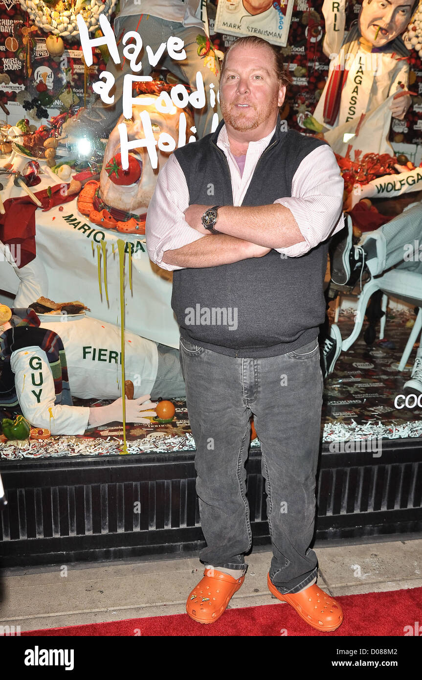 Mario Batali Barney's New York svelano la loro hanno un buongustai vacanze windows a tema New York City, Stati Uniti d'America Foto Stock
