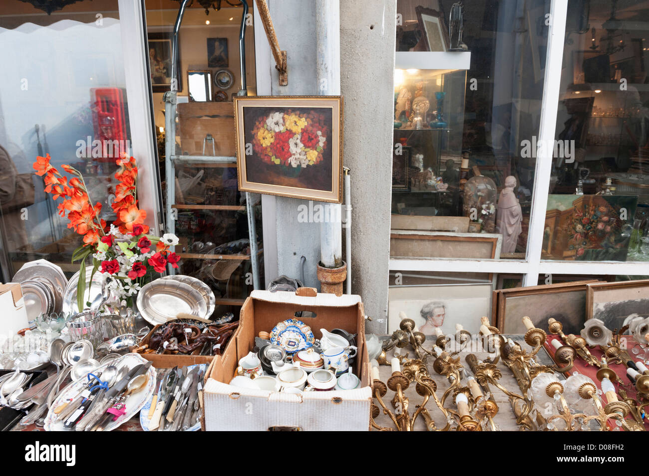 Il Marché aux Puces (mercato delle pulci) a St-Ouen vicino a Clignancourt nel nord di Parigi, Francia. Foto Stock