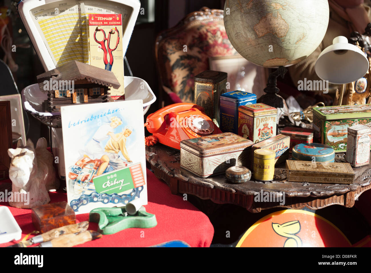 Il Marché aux Puces (mercato delle pulci) a St-Ouen vicino a Clignancourt nel nord di Parigi, Francia. Foto Stock