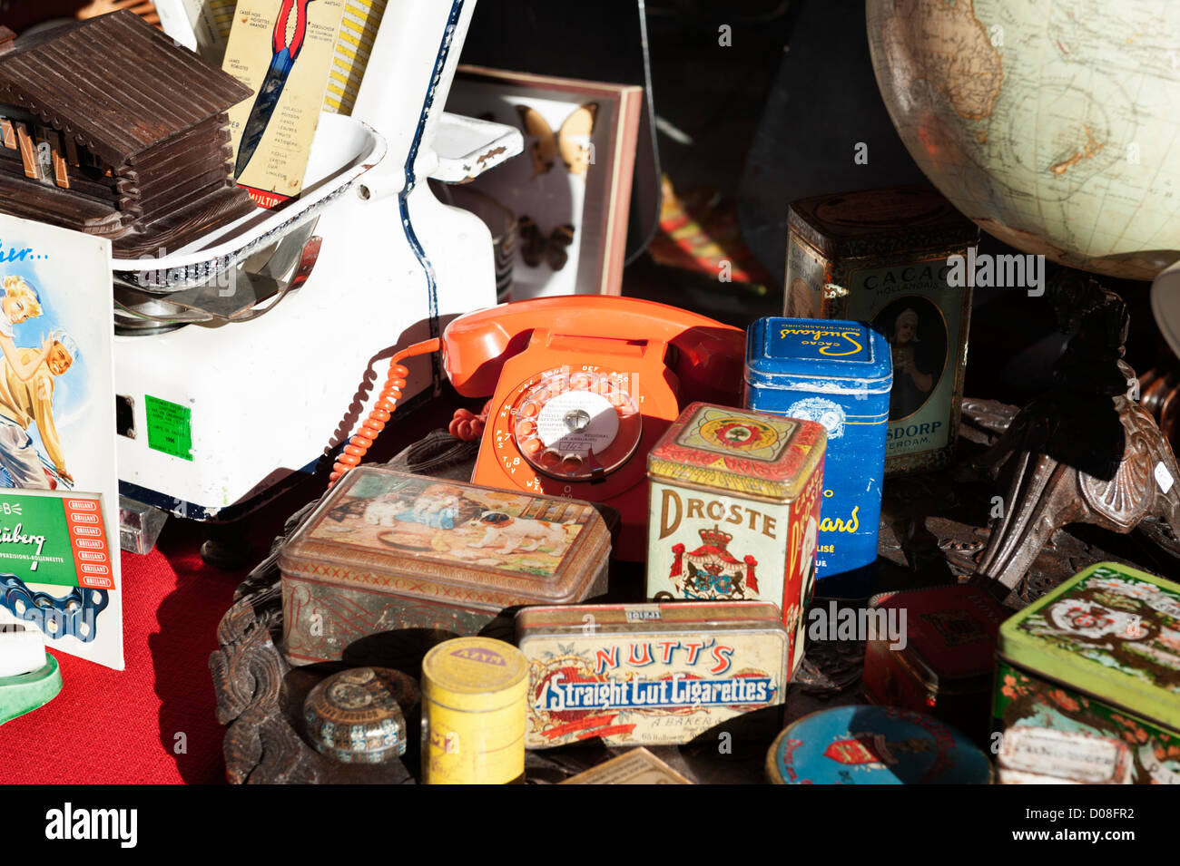 Il Marché aux Puces (mercato delle pulci) a St-Ouen vicino a Clignancourt nel nord di Parigi, Francia. Foto Stock