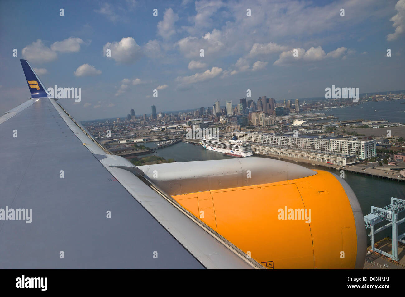 Vista dall'Icelandair passeggeri aerei jet finestra su Boston, Stati Uniti d'America Foto Stock