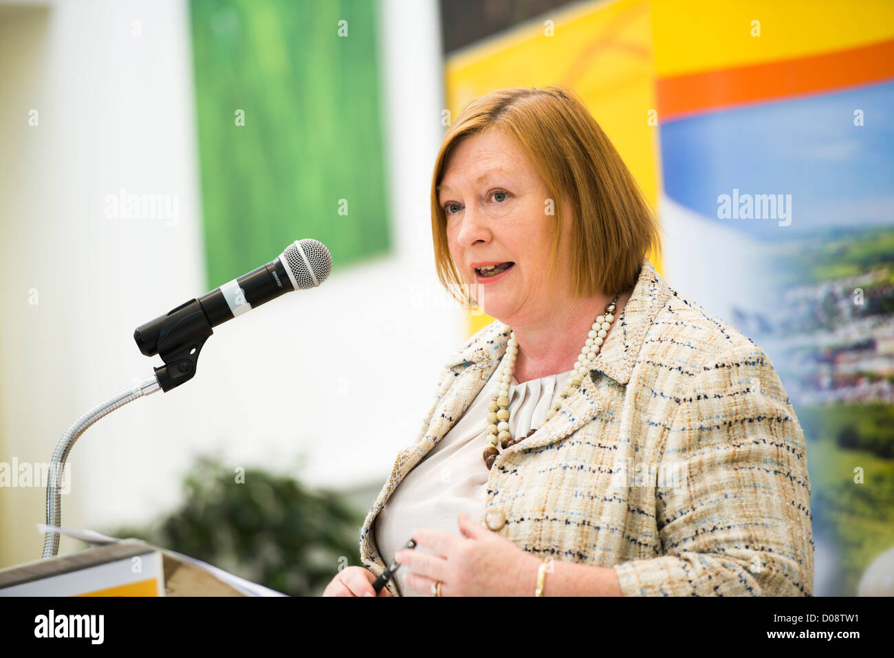 EDWINA HART, il ministro per gli affari, Enterprise, della tecnologia e della scienza nel governo del Galles in visita ufficiale a IBERS Foto Stock