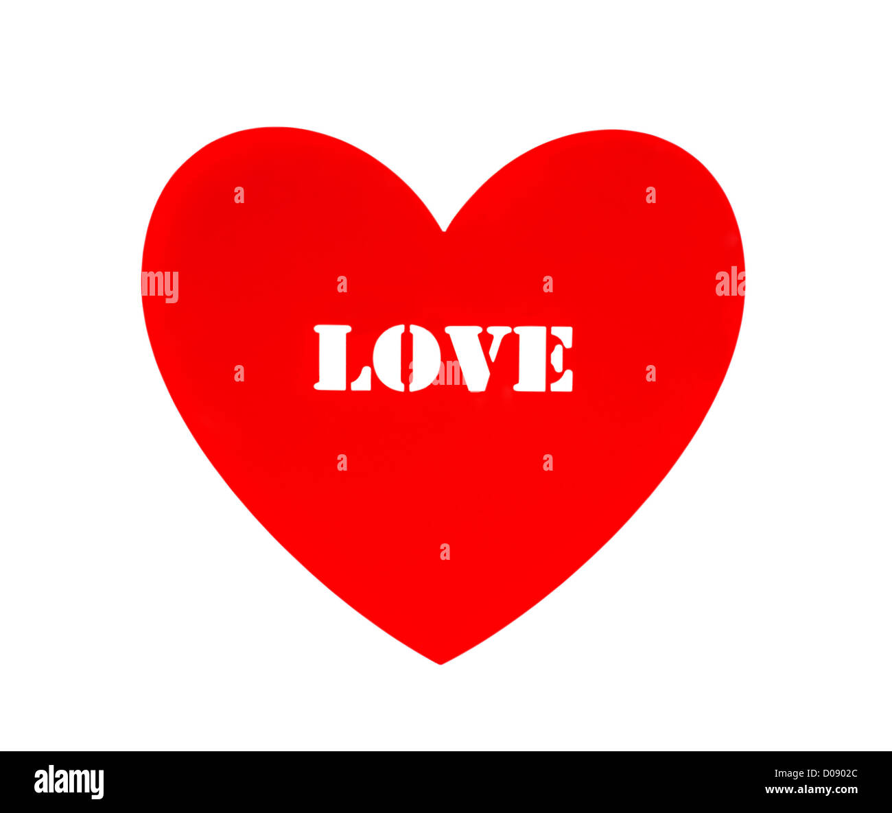 Rosso artificiale cuore isolato su bianco. L'iscrizione "l'amore". Foto Stock