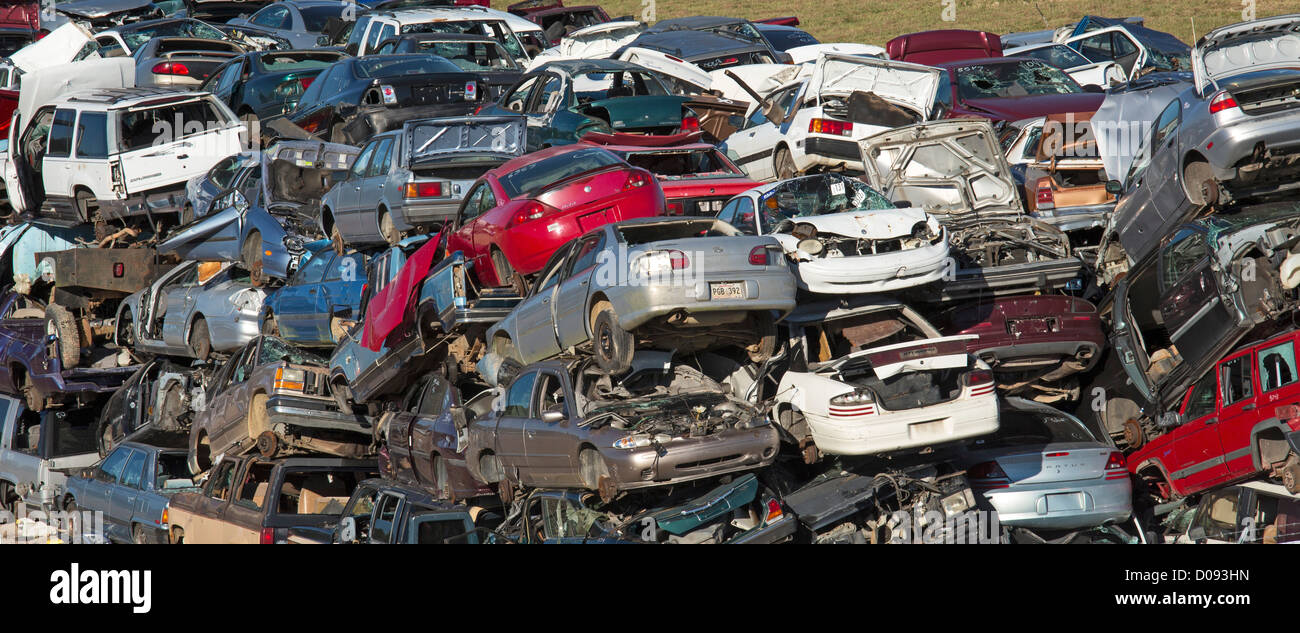 Alessandria, Louisiana - spazzatura automobili presso un cantiere di scarto. Foto Stock
