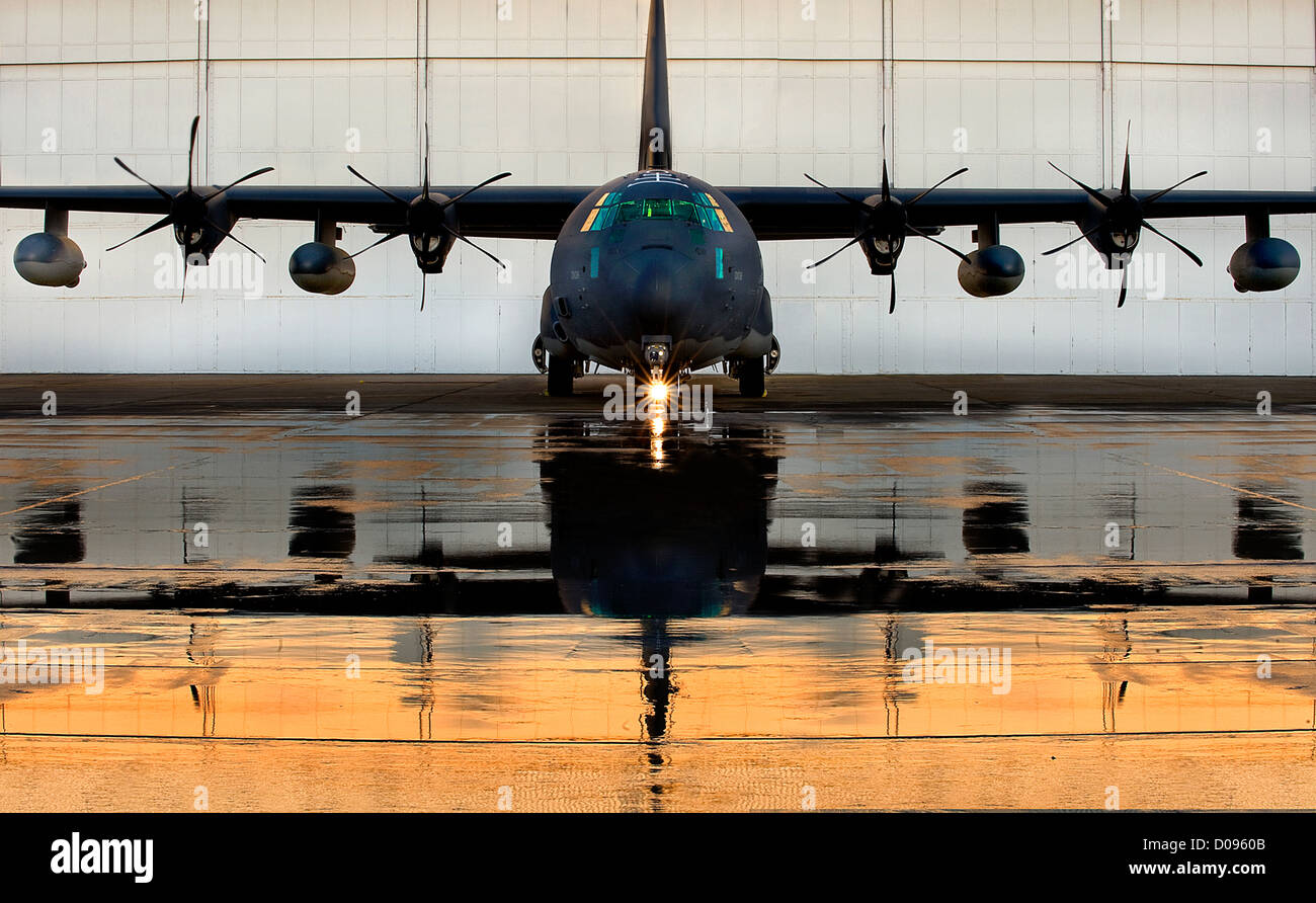 L'HC-130J Combat King II è una variante specializzata del C-130J Super Hercules, progettato per le missioni di recupero e ricerca e salvataggio del personale, con avionica avanzata e capacità di portata estesa. Foto Stock