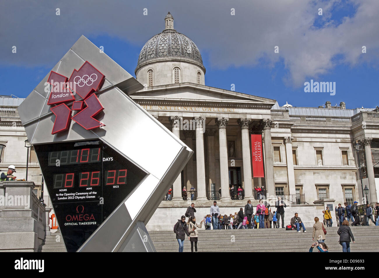 Conto alla rovescia che indica il tempo rimanente prima apertura 2012 in occasione dei Giochi Olimpici di Londra Trafalgar square National Gallery London Inghilterra England Foto Stock
