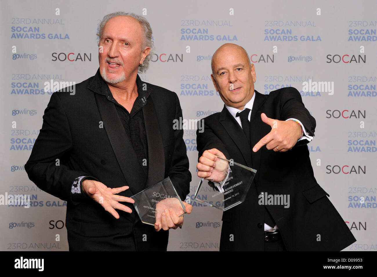 Novembre 19, 2012. Toronto, Canada. Il ventitreesimo SOCAN annuale (la Società dei compositori, gli autori e gli editori di musica del Canada) Awards Gala a Roy Thomson Hall. Nella foto, Brian Smith e Ra McGuire del Trooper. (GMP/BRP/DCP/N8N) Foto Stock