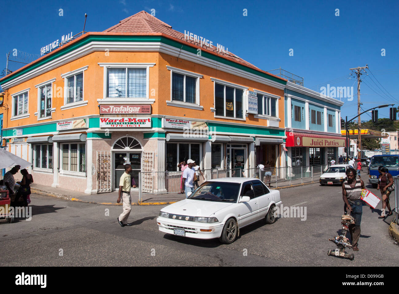 Scena di strada nel centro della città di Montego Bay in Giamaica CARAIBI Foto Stock