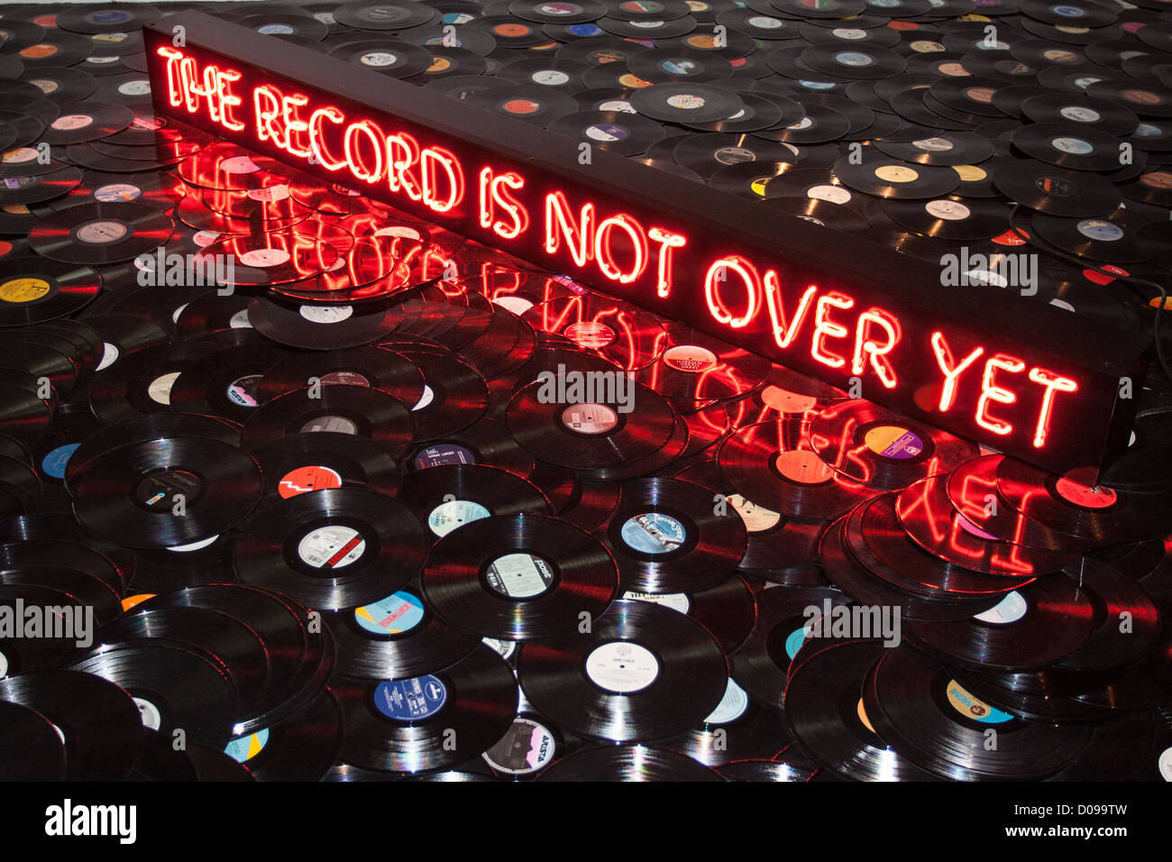 Opera d'arte che ritraggono vinil registrare album IN UNA SALA DEL MUSEO Kiasma Museum di Arte Contemporanea di Helsinki Finlandia Europa Foto Stock