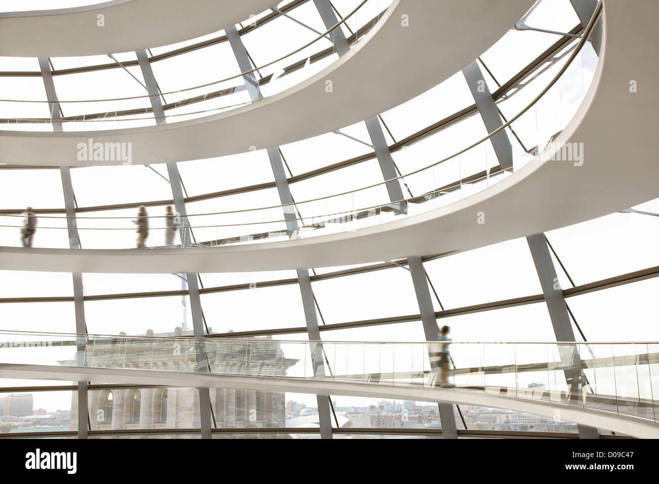 Cupola del Reichstag interno, Berlino architettura moderna di Norman Foster Foto Stock