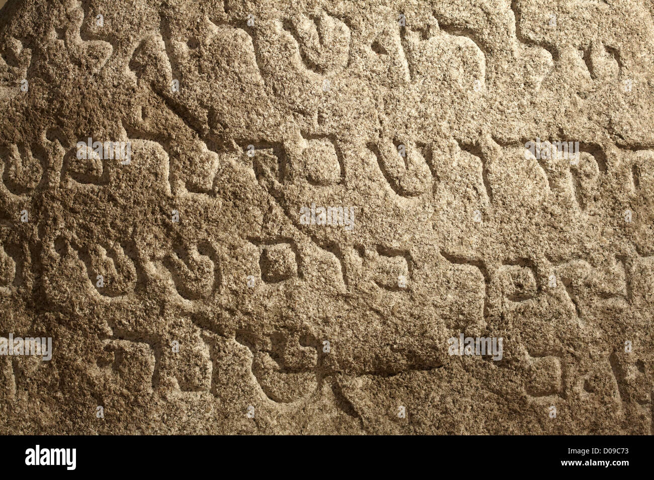 Antica ebraica santo scritti sulla superficie di pietra Foto Stock