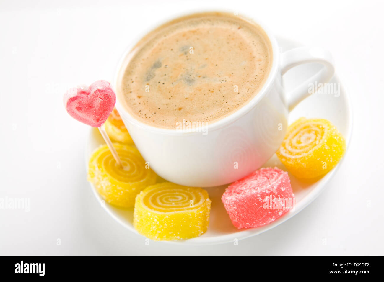 Cappuccino con caramelle Foto Stock