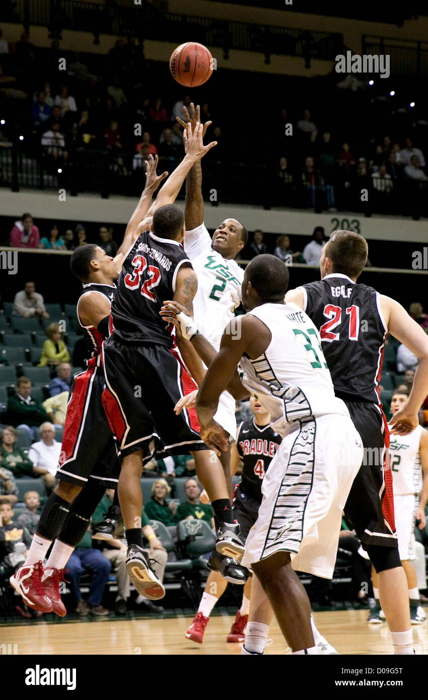 Nov. 20, 2012 - Tampa, Florida, Stati Uniti - Tori avanti Victor Rudd (2) si eleva al di sopra del Bradley giocatori sul modo per 15 punti di gioco. .USF v Bradley di pallacanestro degli uomini di gioco. 7:30 pm punta.(I NOMI COME PER IL ROSTER previsti) (credito Immagine: © Willie J. Allen Jr/Tampa Bay volte/ZUMAPRESS.com) Foto Stock